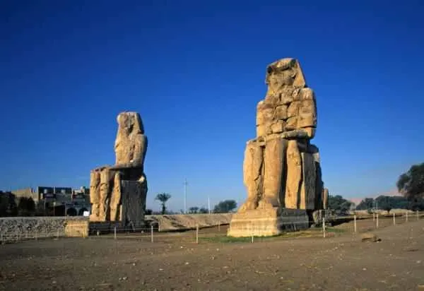 Los colosos de Memnon, Egipto